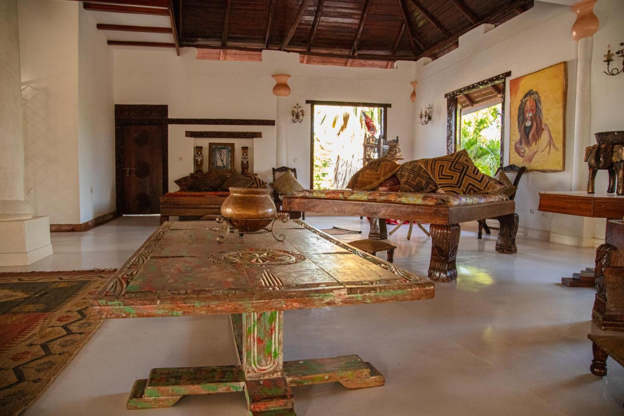 African House 4*